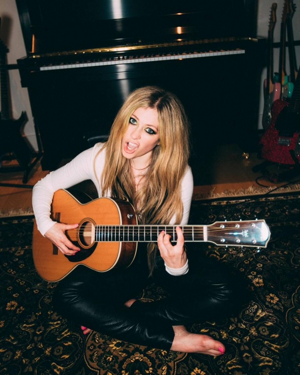 Avril Lavigne Feet